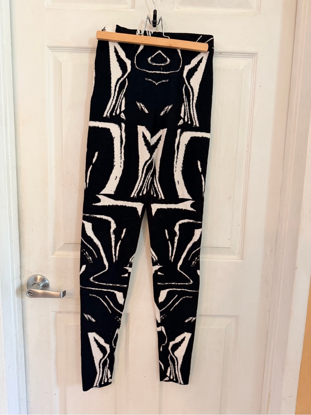 Fashion Nova Black and White Abstract Print Leggings